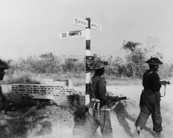 Indian infantrymen of IV Corps advancing towards Meiktila, 1945