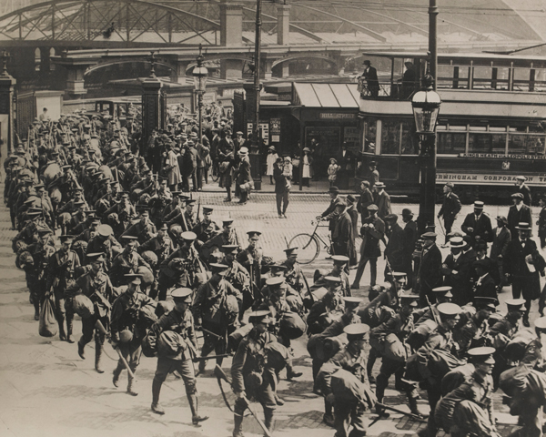 Soldiers marching through Birmingham train station, 1914