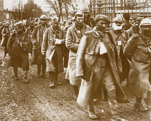 Wounded French soldiers arrive at Verdun railway station, 1916