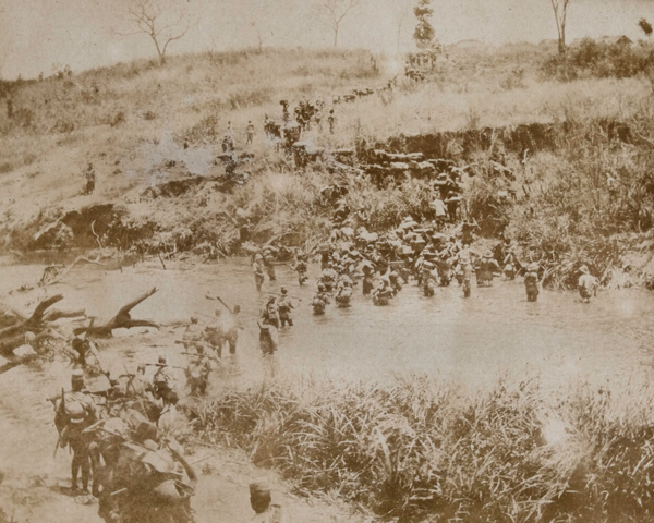 The King’s African Rifles crossing a river, 1917 