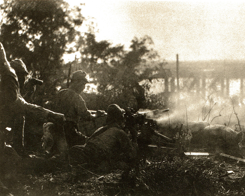 Japanese machine gunners, 1942