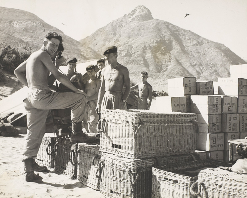 Durham Light Infantryman guarding the Western Aden Protectorate, 1957