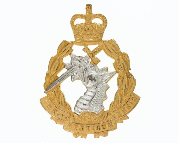 Officers' cap badge, Royal Army Dental Corps, 1965