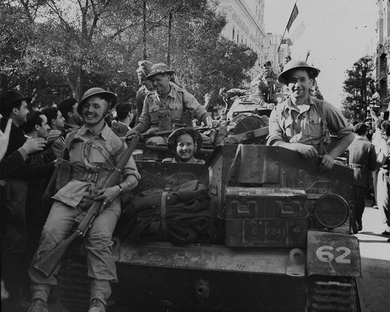 British troops arrive in Tunis, May 1943
