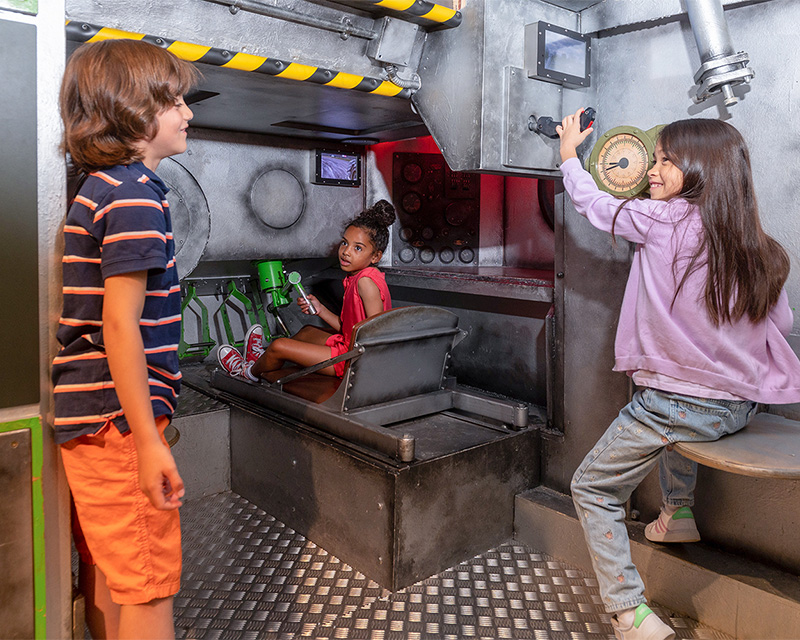 Children enjoying the tank in the Conflict in Europe gallery