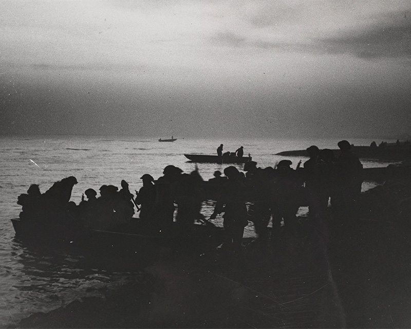 Troops boarding storm boats and crossing the Rhine at dawn, 24 March 1945