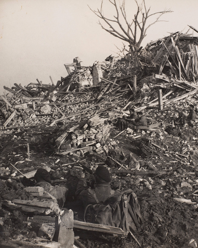 Commandos on guard against German rearguards after capturing Wesel, March 1945