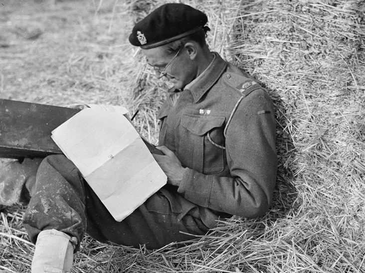 Major Oliver (Ollie) Woods MC filling in his unit’s war diary, Italy, c1943